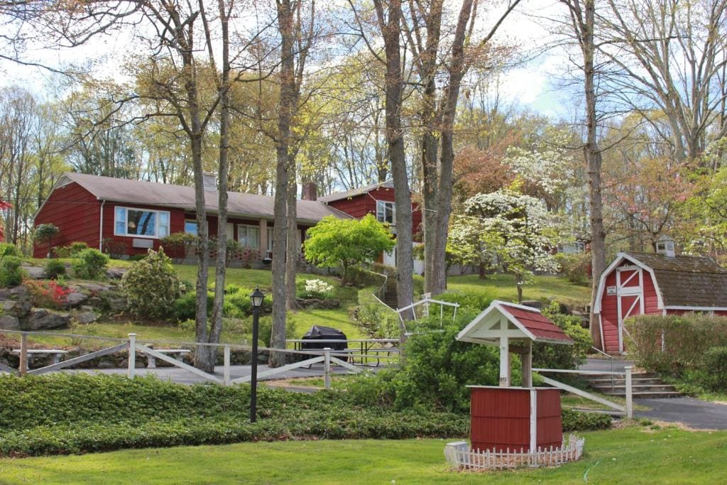 Heidi's Inn - Main view