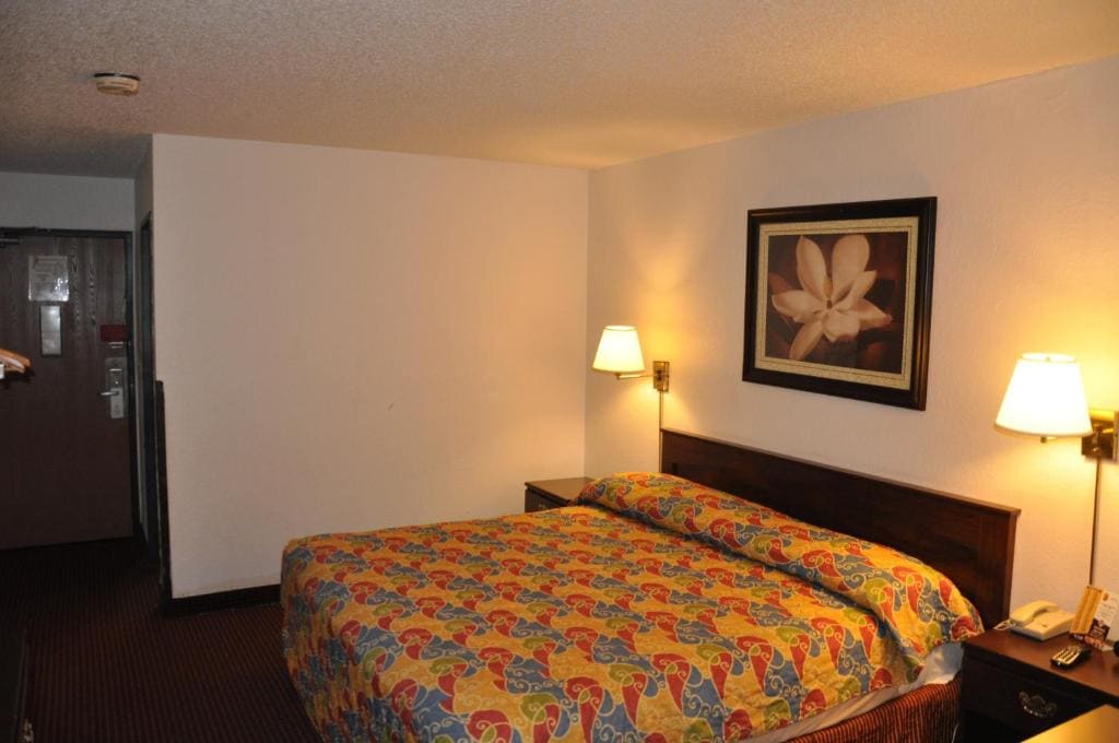 Heritage Inn - View 7