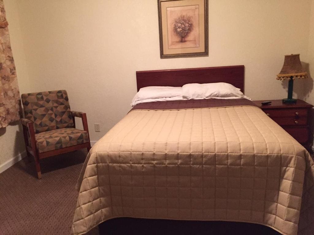Highland Court Motel - View 2