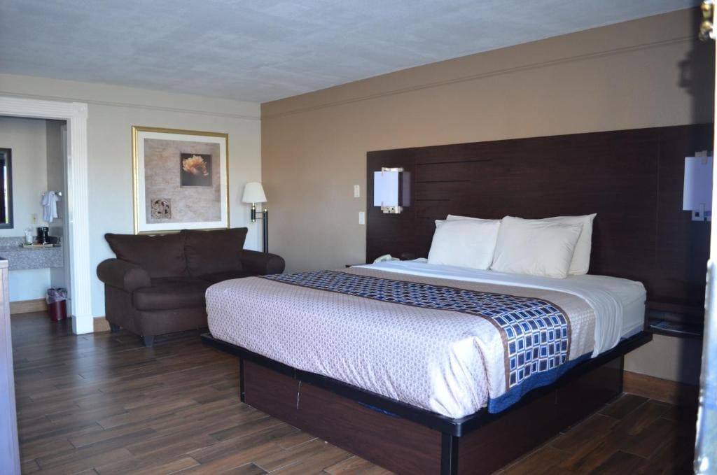 Hill Country Inn - View 6