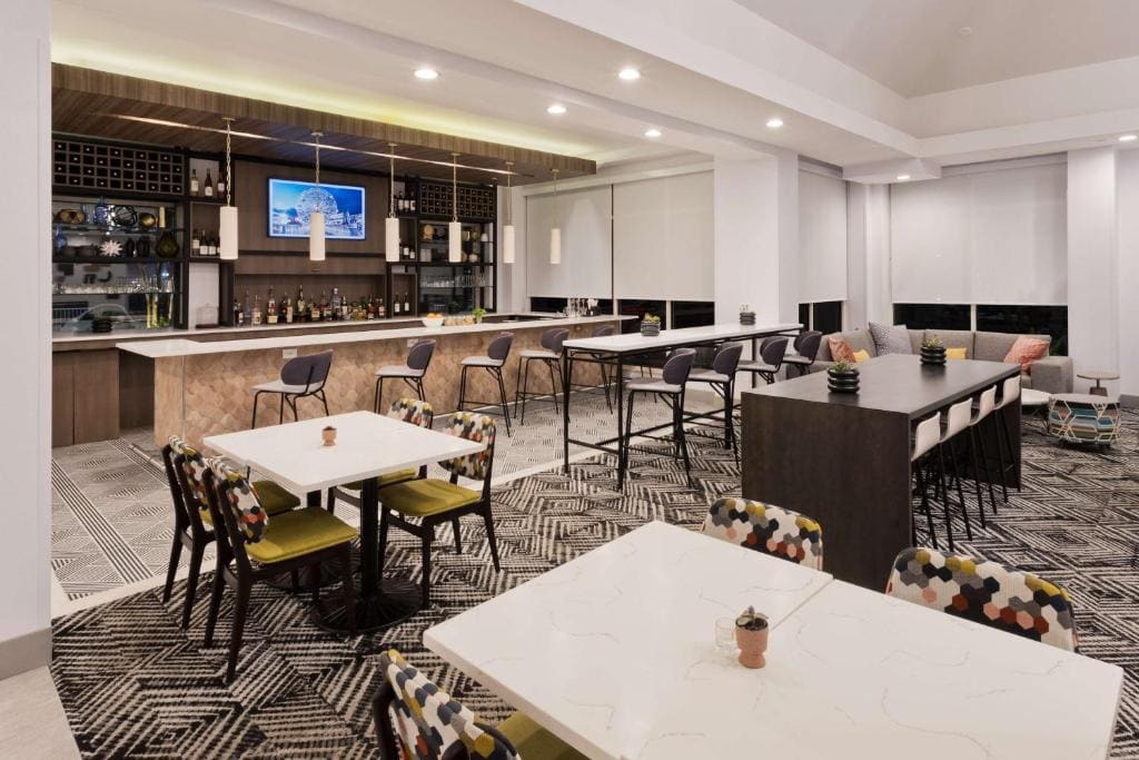 Hilton Garden Inn Birmingham/Lakeshore Drive - View 3