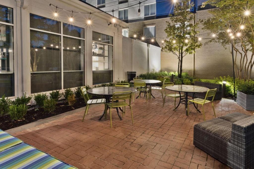 Hilton Garden Inn Birmingham/Lakeshore Drive - View 5