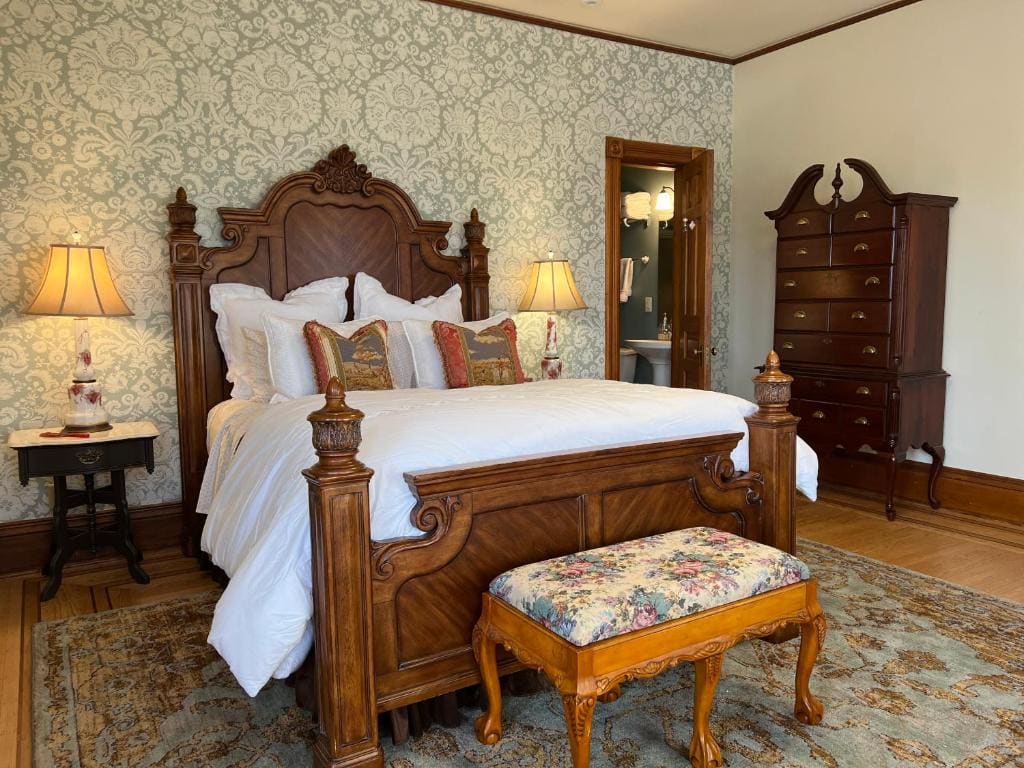 Historic Hutch House - View 7