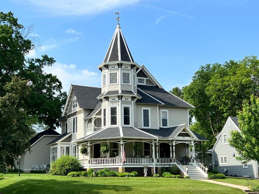 Historic Hutch House - Main view