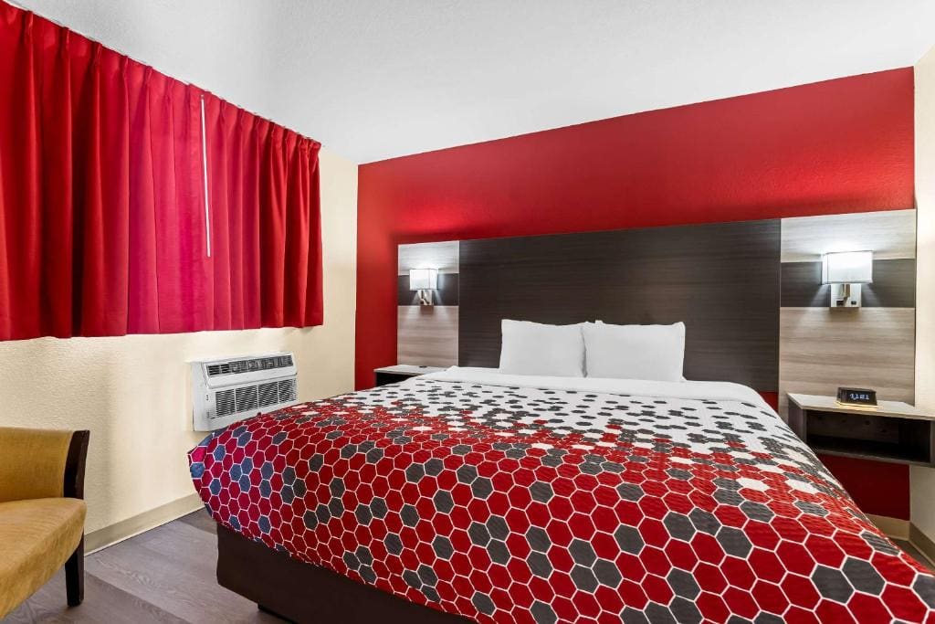 Econo Lodge Inn & Suites Santa Rosa - View 6