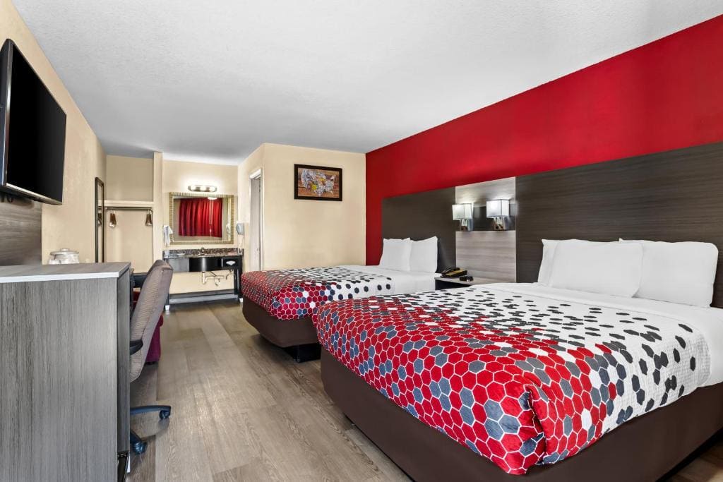 Econo Lodge Inn & Suites Santa Rosa - View 7