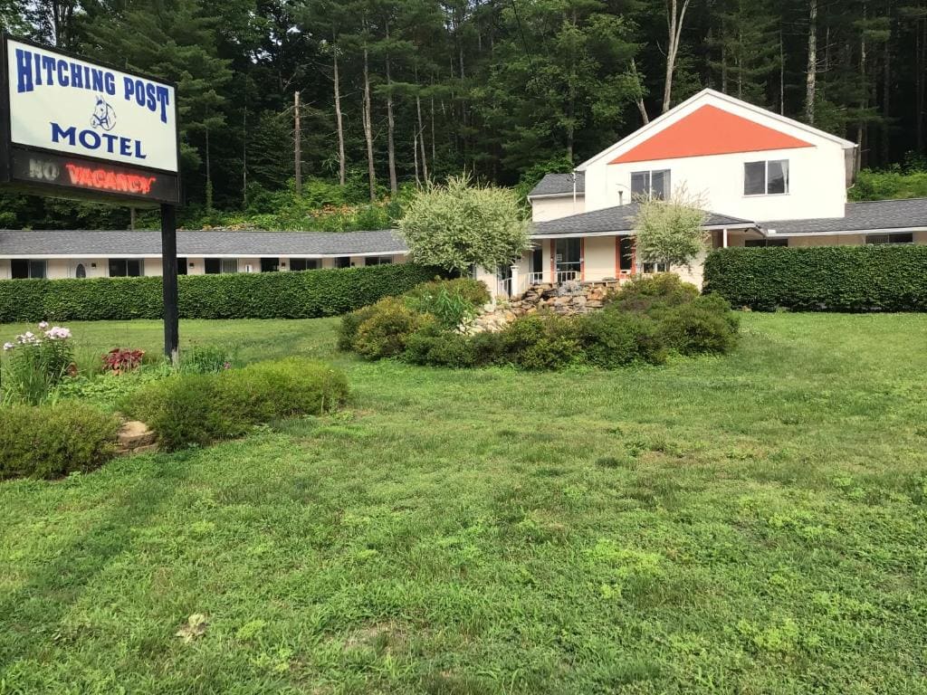 Hitching Post Motel - View 3