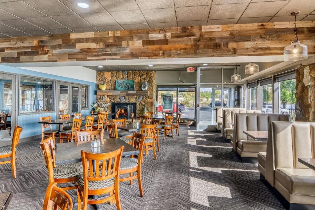 Holiday Inn Detroit Lakes by IHG - View 4