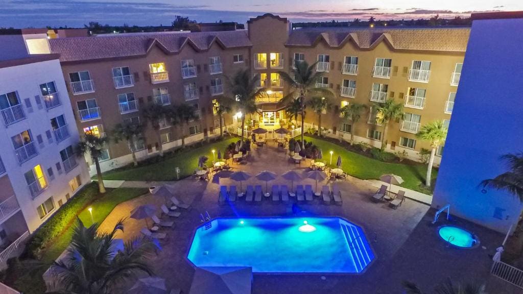 Holiday Inn Express Naples Downtown 5th Ave by IHG - View 3