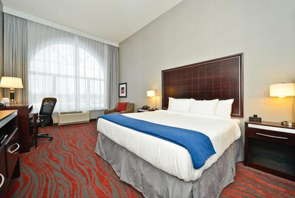 Holiday Inn Express & Suites Utica by IHG - View 2