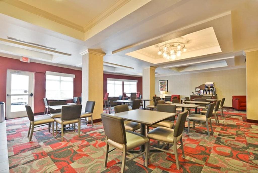 Holiday Inn Express & Suites Utica by IHG - View 4