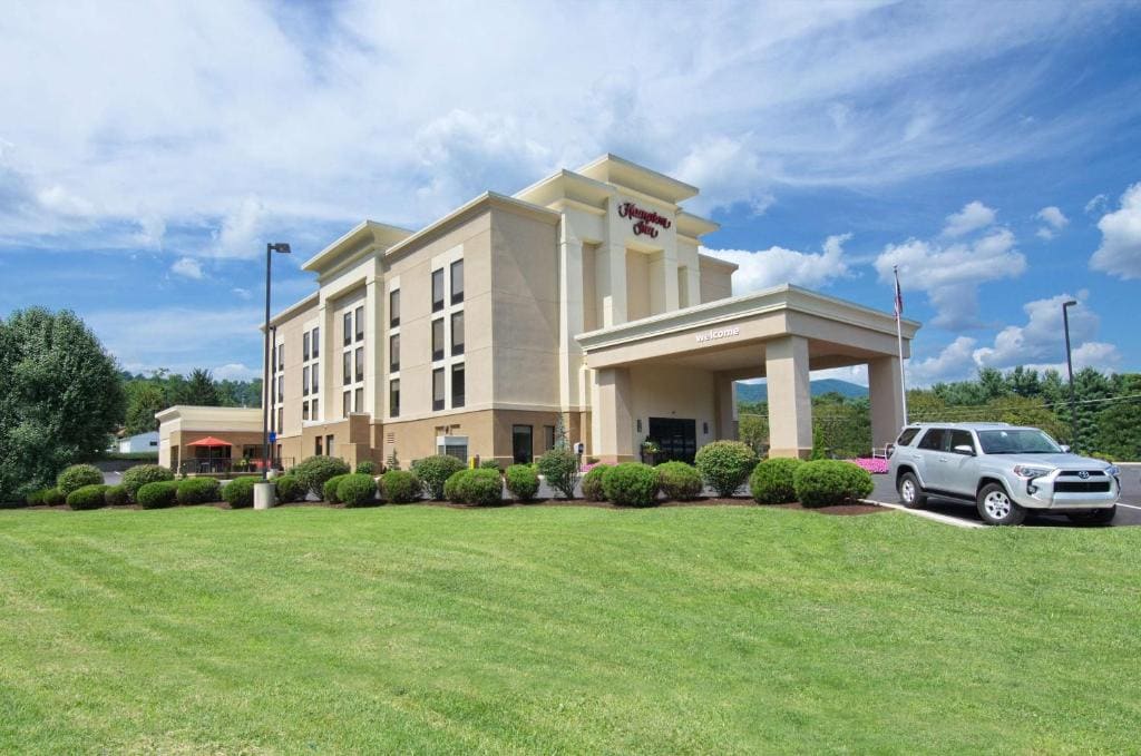 Hampton Inn Covington VA - Main view