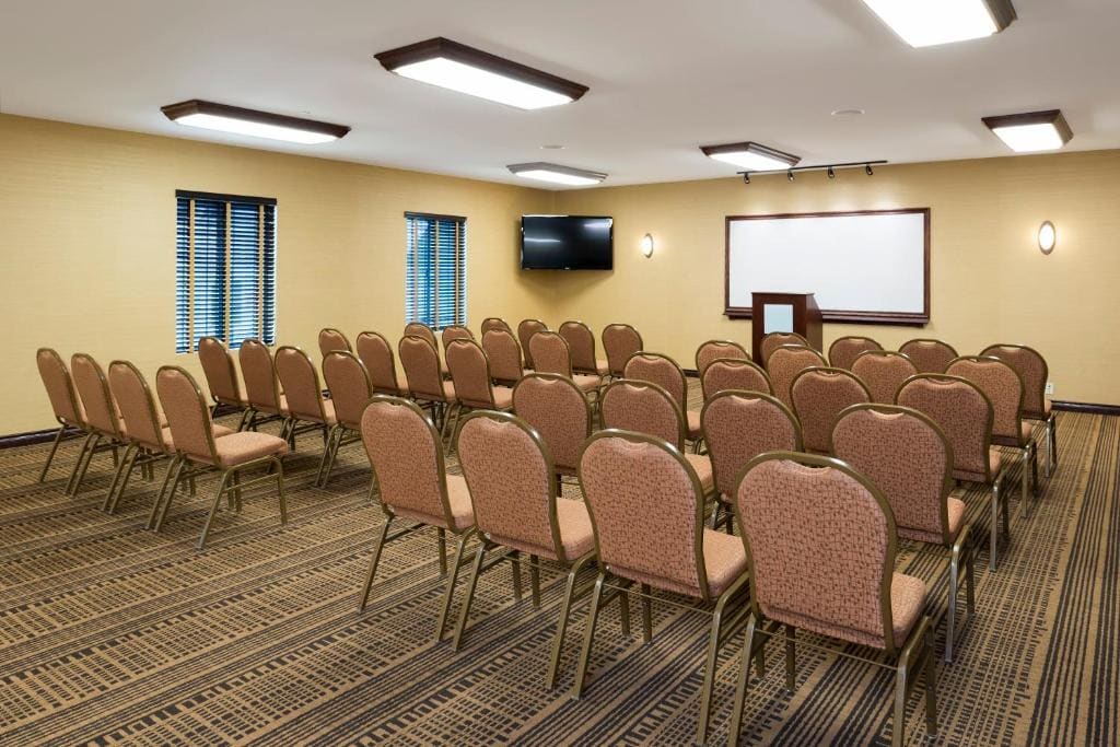 Holiday Inn Express Holland by IHG - View 5