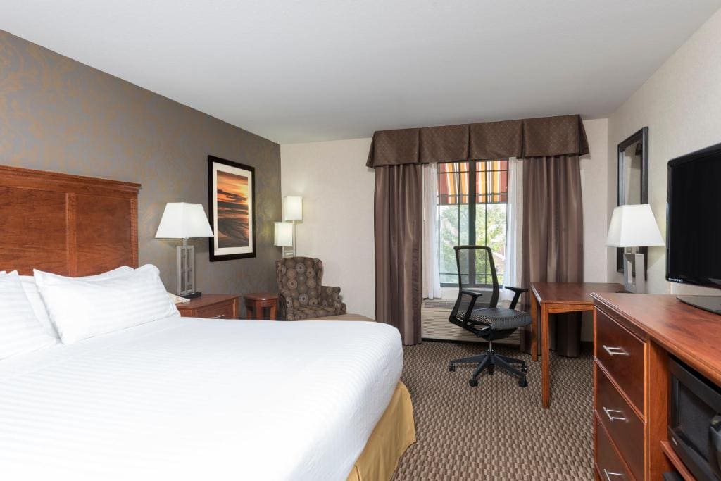 Holiday Inn Express Holland by IHG - View 7