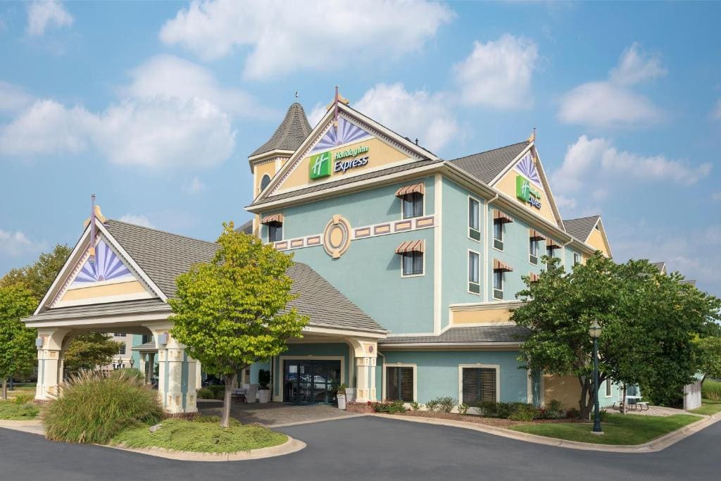 Holiday Inn Express Holland by IHG - Main view