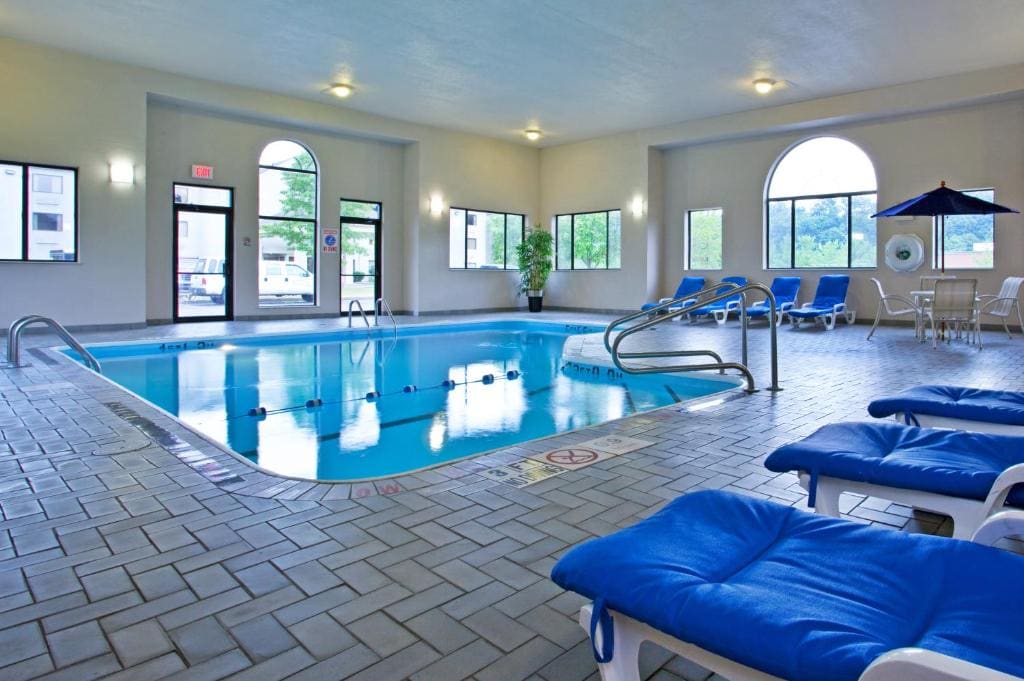 Holiday Inn Express Pittsburgh North Harmarville - View 3