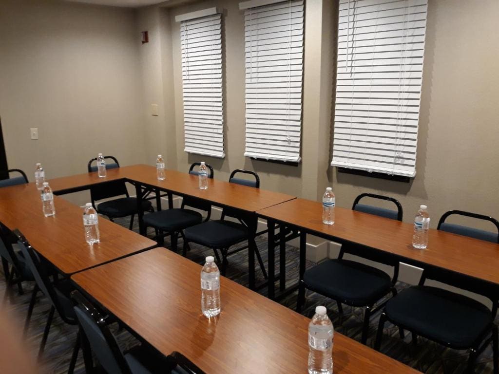 Holiday Inn Express Pittsburgh North Harmarville - View 4
