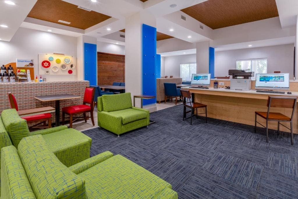 Holiday Inn Express Arrowood by IHG - View 3