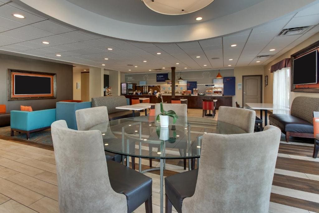 Holiday Inn Express Cheektowaga North East by IHG - View 4