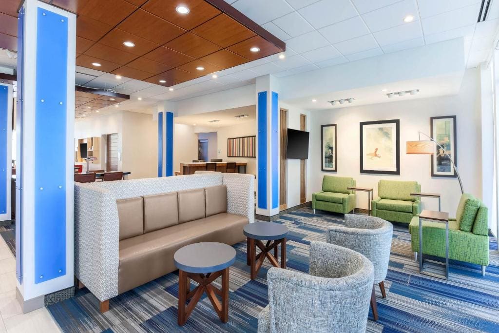 Holiday Inn Express & Suites Chicago O'Hare Airport by IHG - View 4