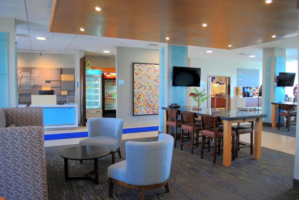 Holiday Inn Express & Suites - Columbia City by IHG - View 4