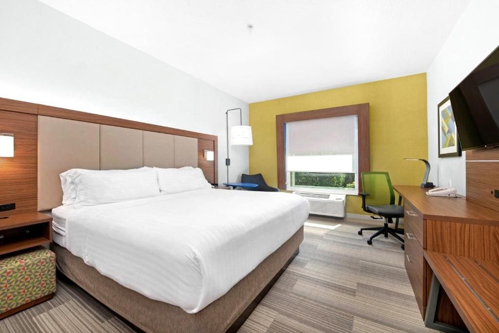 Holiday Inn Express Hotel and Suites Conroe by IHG - View 2