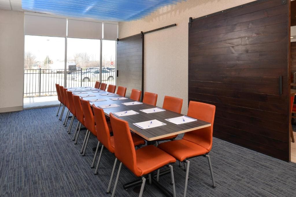 Holiday Inn Express Farmington Hills - Detroit by IHG - View 4