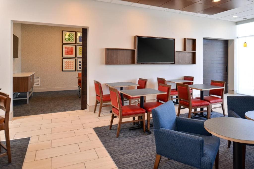 Holiday Inn Express Farmington Hills - Detroit by IHG - View 5