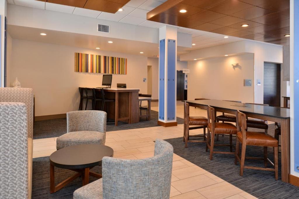 Holiday Inn Express Farmington Hills - Detroit by IHG - View 6