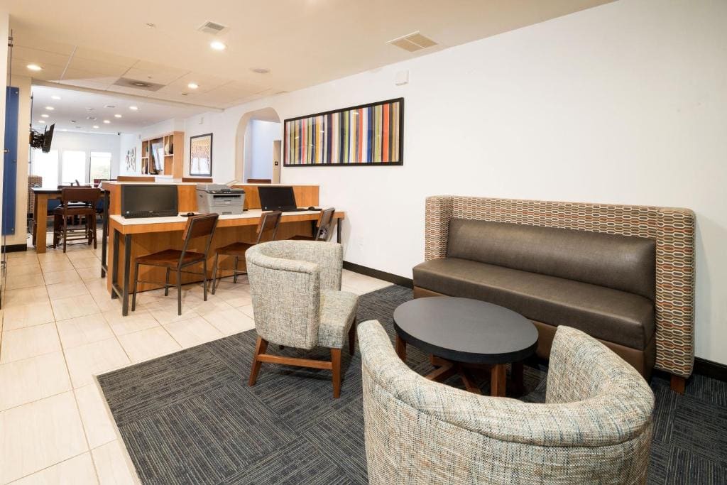 Holiday Inn Express Hotel & Suites Grand Blanc by IHG - View 4