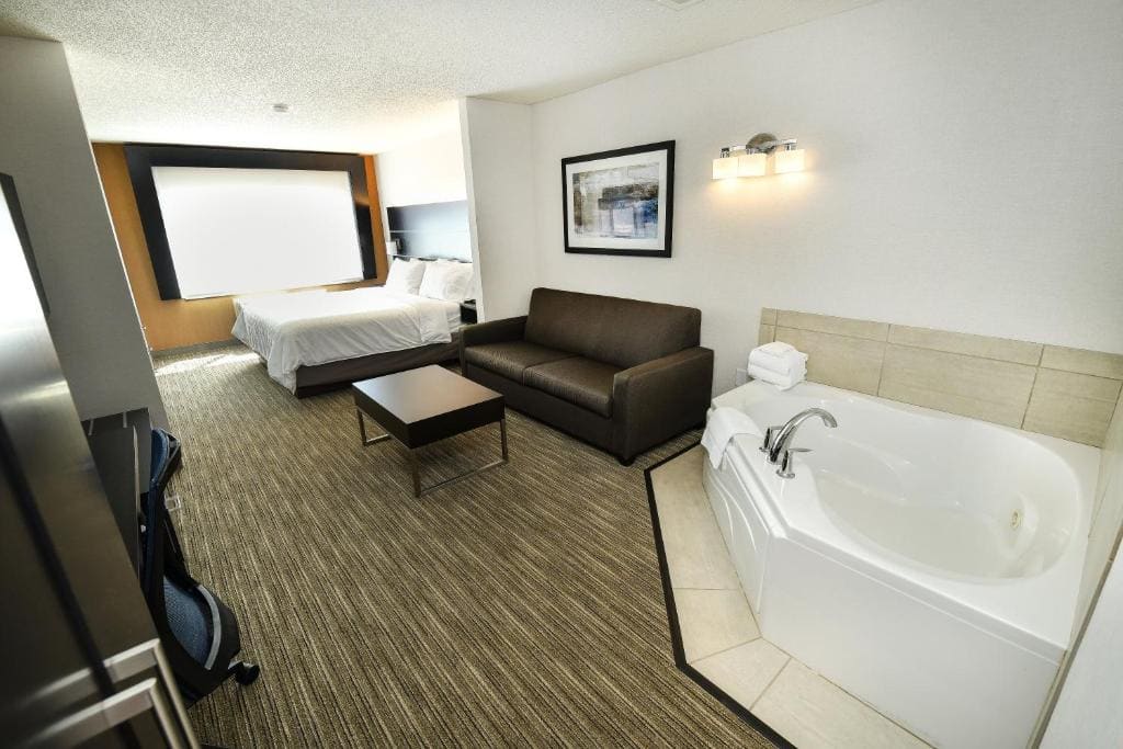Holiday Inn Express Hotel & Suites Grand Forks by IHG - View 7
