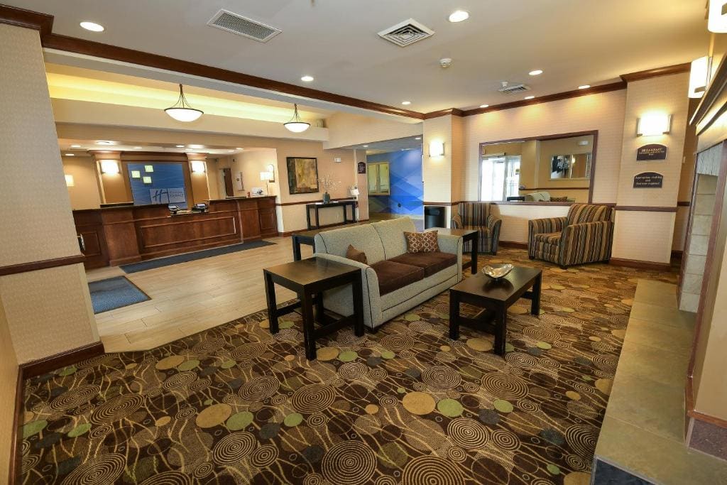 Holiday Inn Express Hotel & Suites Grand Forks by IHG - View 3