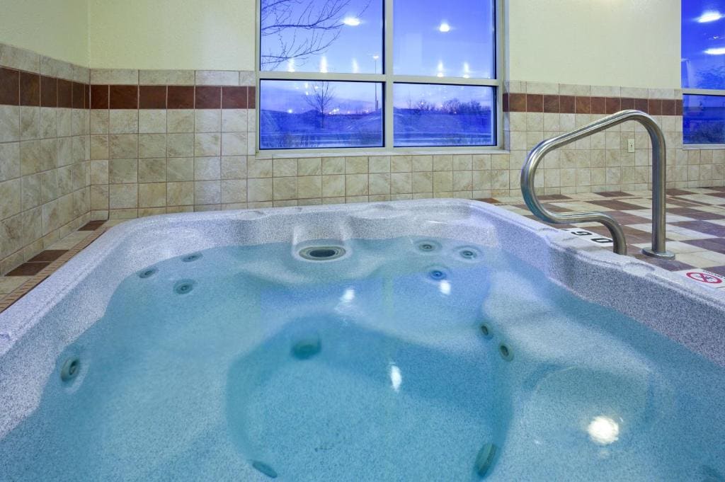 Holiday Inn Express Hotel & Suites Grand Forks by IHG - View 5
