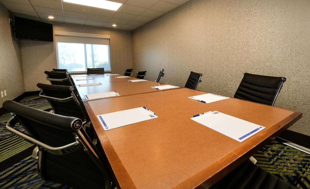 Holiday Inn Express Hotel & Suites Grand Forks by IHG - View 4