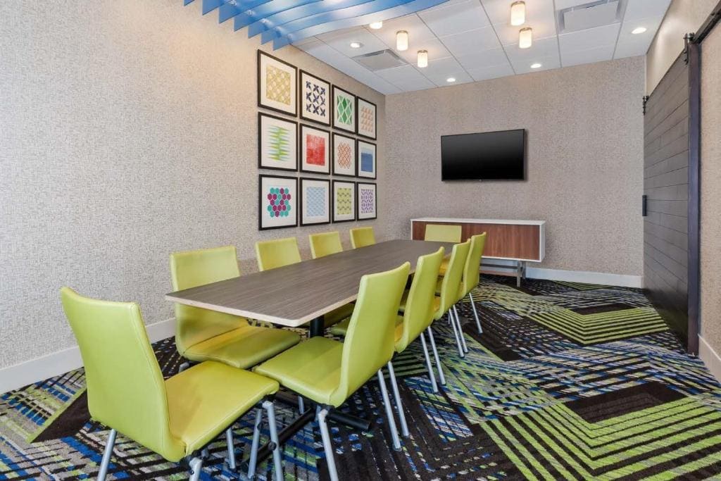 Holiday Inn Express & Suites - Grand Rapids Airport - South - View 6