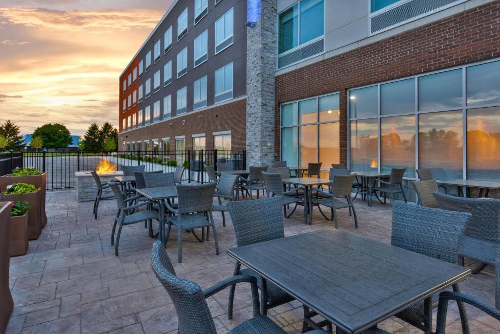 Holiday Inn Express & Suites - Grand Rapids Airport - South - View 5
