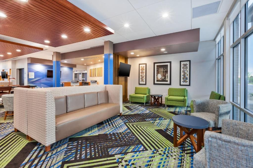 Holiday Inn Express & Suites - Grand Rapids Airport - South - View 4