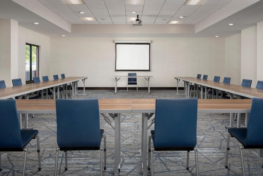 Holiday Inn Express & Suites Knoxville-Clinton by IHG - View 6