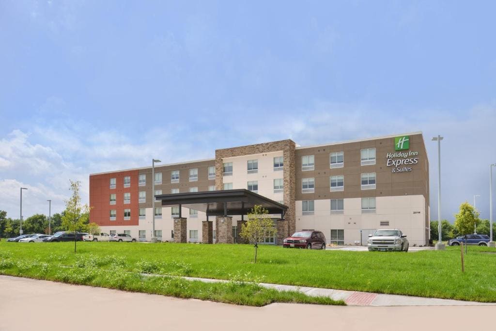 Holiday Inn Express & Suites Omaha Airport by IHG - Main view