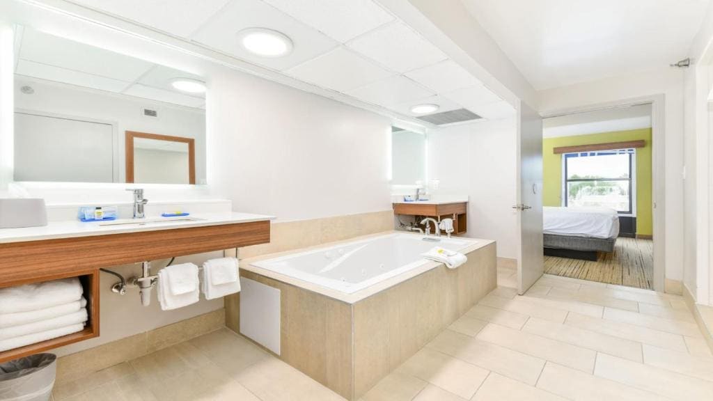 Holiday Inn Express Hotel & Suites Pigeon Forge by IHG - View 3