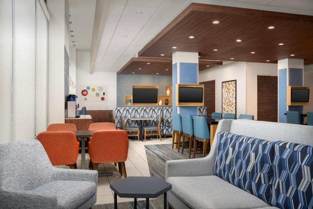 Holiday Inn Express & Suites Pittsburgh North Shore by IHG - View 4