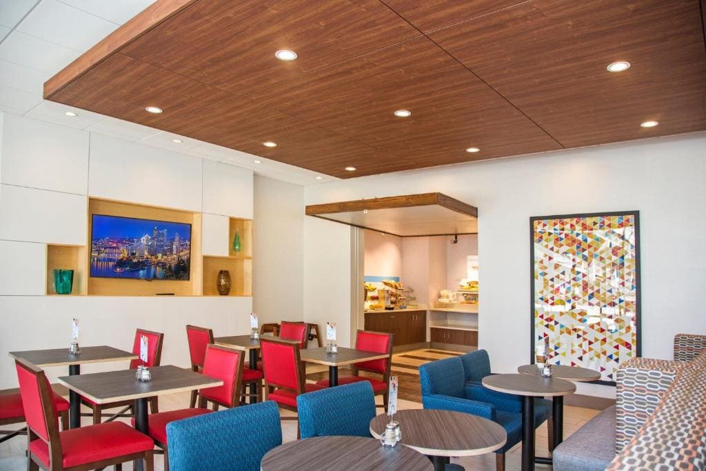 Holiday Inn Express & Suites Pittsburgh North Shore by IHG - View 3