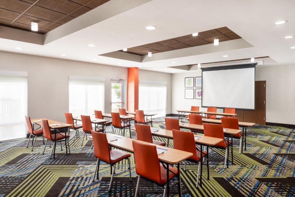 Holiday Inn Express & Suites Spring Hill by IHG - View 4