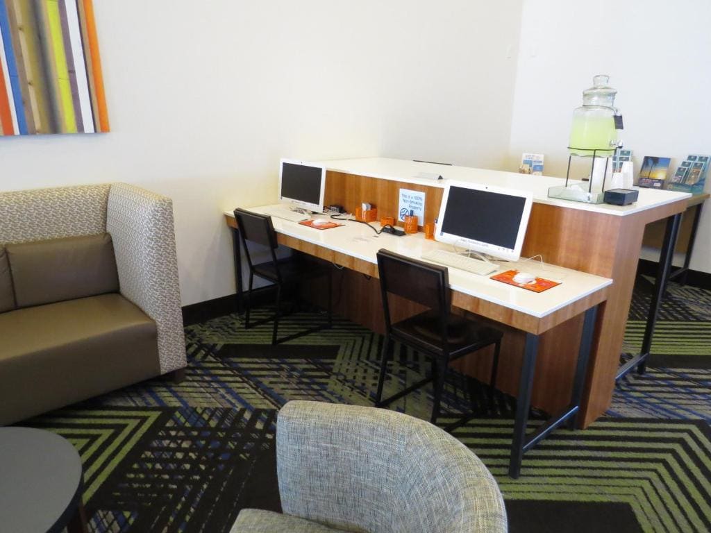 Holiday Inn Express & Suites Spring Hill by IHG - View 6