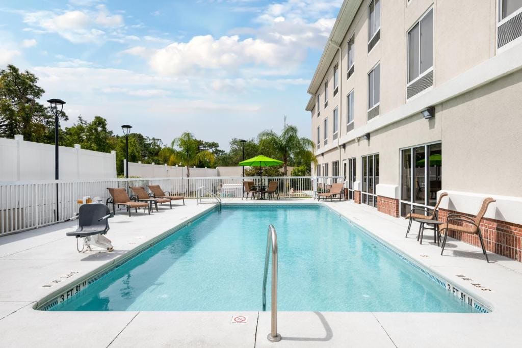 Holiday Inn Express & Suites Spring Hill by IHG - View 5