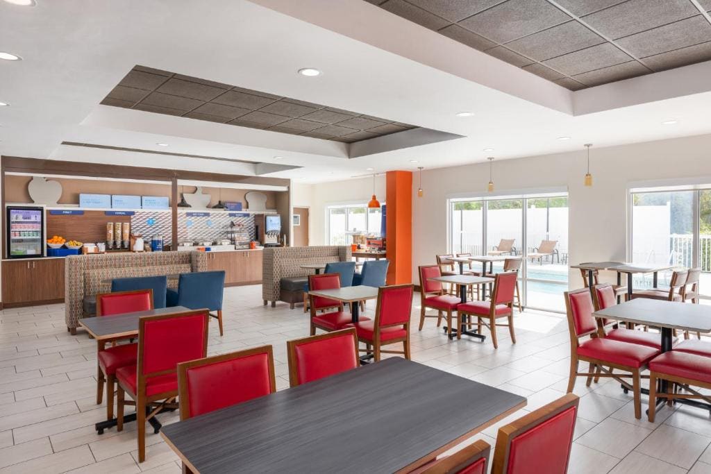 Holiday Inn Express & Suites Spring Hill by IHG - View 3