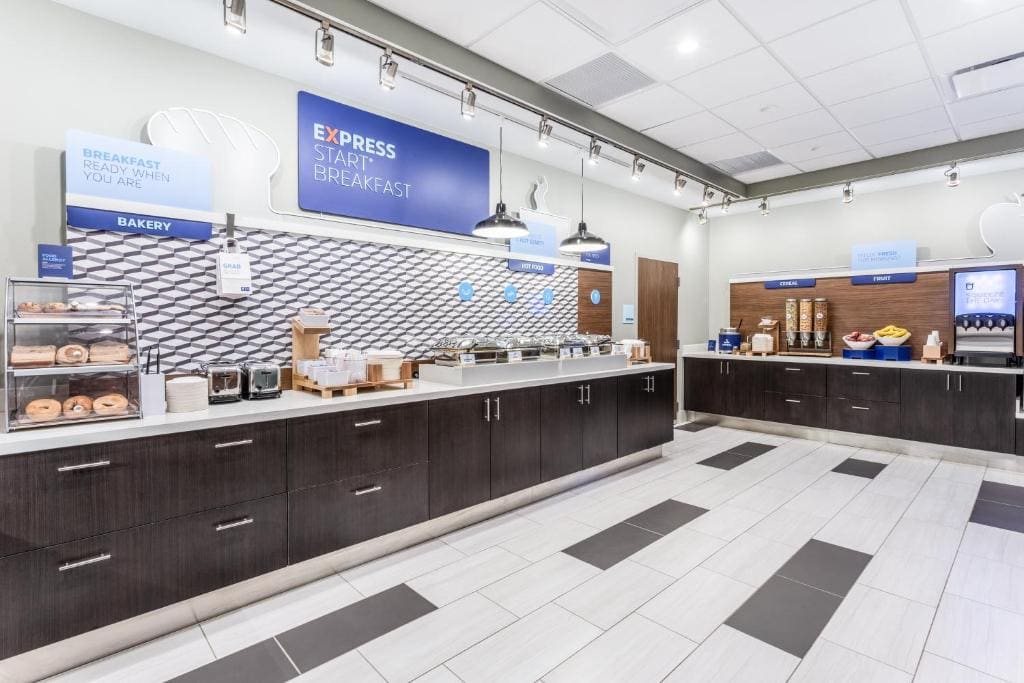Holiday Inn Express & Suites - Springfield North by IHG - View 3