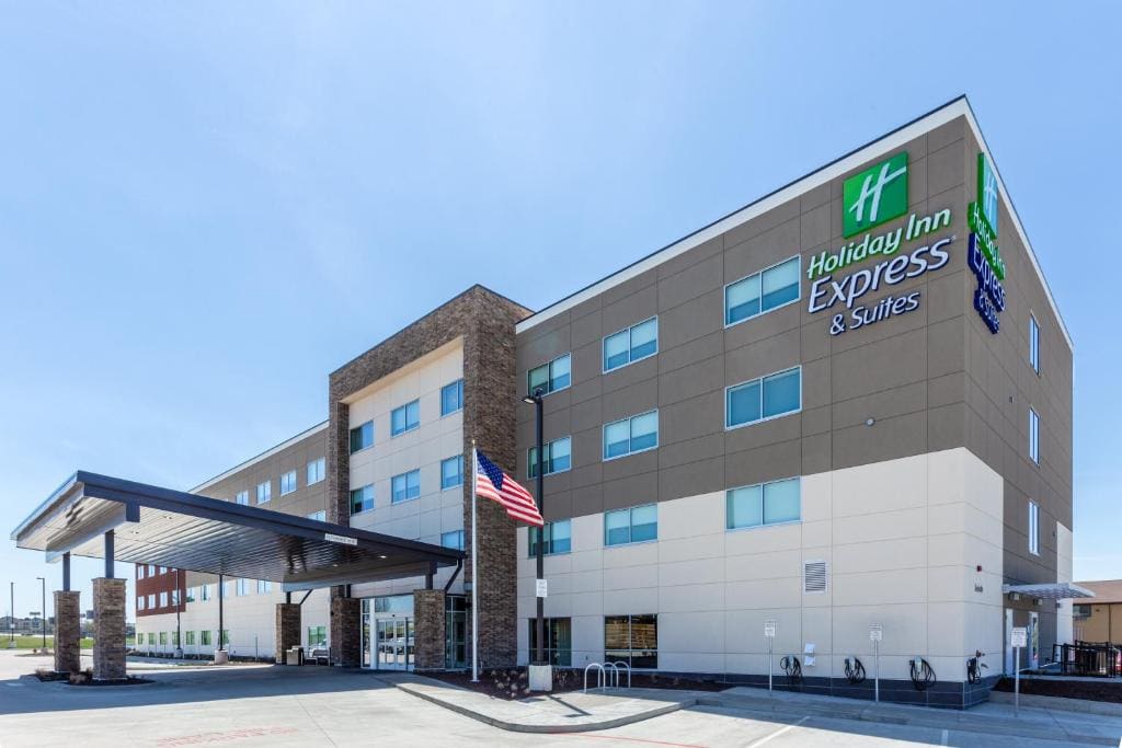 Holiday Inn Express & Suites - Springfield North by IHG - Main view