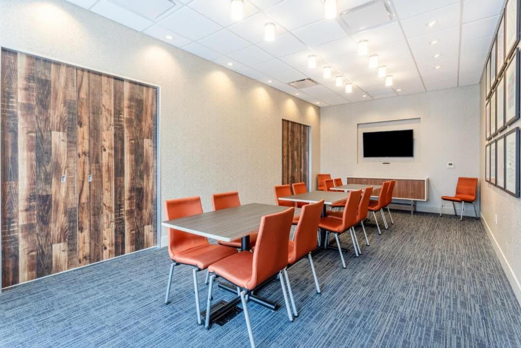 Holiday Inn Express & Suites - Springfield North by IHG - View 5