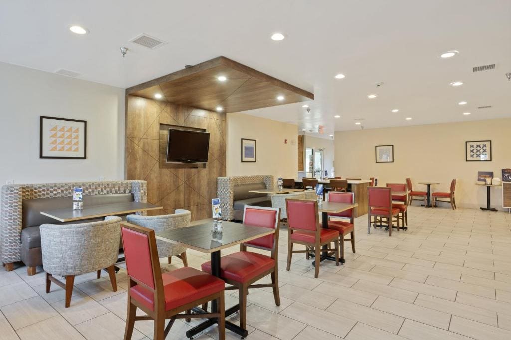 Holiday Inn Express Hotel & Suites Torrington by IHG - View 5